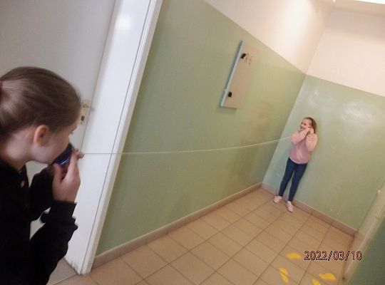 Jak  to „telefon miał kiedyś kabel?, „ a telefon komórkowy kiedyś nie był smart fonem?”.