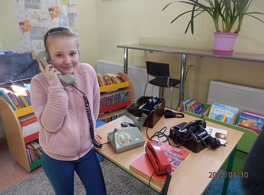 Jak  to „telefon miał kiedyś kabel?, „ a telefon komórkowy kiedyś nie był smart fonem?”.