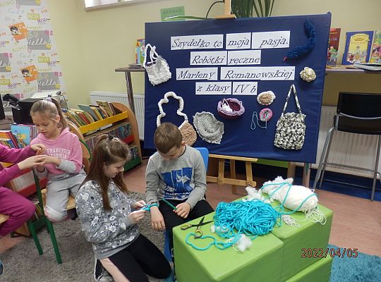 „Szydełko to moja pasja”. Warsztaty szydełkowania  przeprowadzone przez Marlenę z klasy IV b