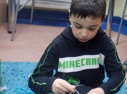 „Szydełko to moja pasja”. Warsztaty szydełkowania  przeprowadzone przez Marlenę z klasy IV b