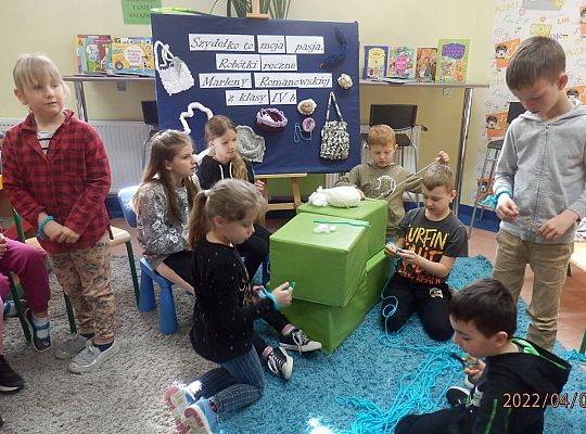 „Szydełko to moja pasja”. Warsztaty szydełkowania  przeprowadzone przez Marlenę z klasy IV b