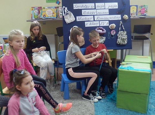 „Szydełko to moja pasja”. Warsztaty szydełkowania  przeprowadzone przez Marlenę z klasy IV b