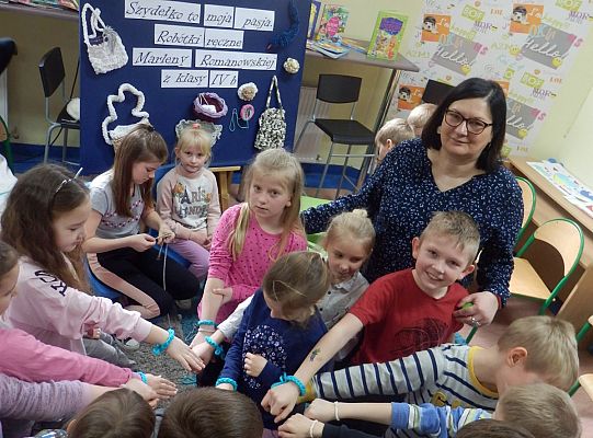 „Szydełko to moja pasja”. Warsztaty szydełkowania  przeprowadzone przez Marlenę z klasy IV b