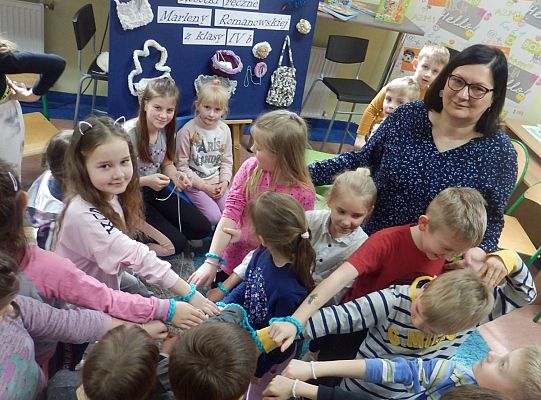 „Szydełko to moja pasja”. Warsztaty szydełkowania  przeprowadzone przez Marlenę z klasy IV b
