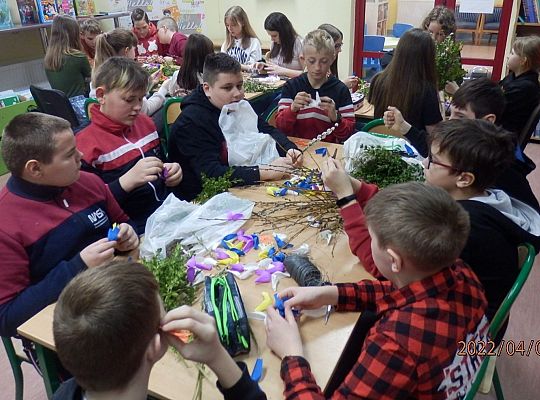 „Zrobione z gałązek, kwiatów i  wstążek…” warsztaty tworzenia palm wielkanocnych