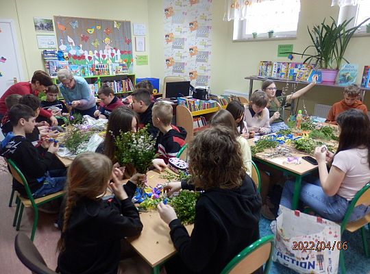 „Zrobione z gałązek, kwiatów i  wstążek…” warsztaty tworzenia palm wielkanocnych