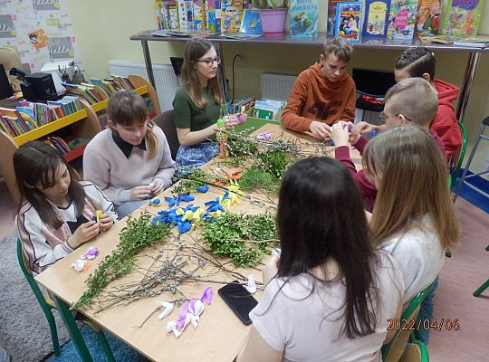 „Zrobione z gałązek, kwiatów i  wstążek…” warsztaty tworzenia palm wielkanocnych