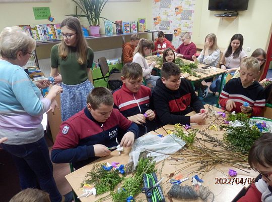 „Zrobione z gałązek, kwiatów i  wstążek…” warsztaty tworzenia palm wielkanocnych