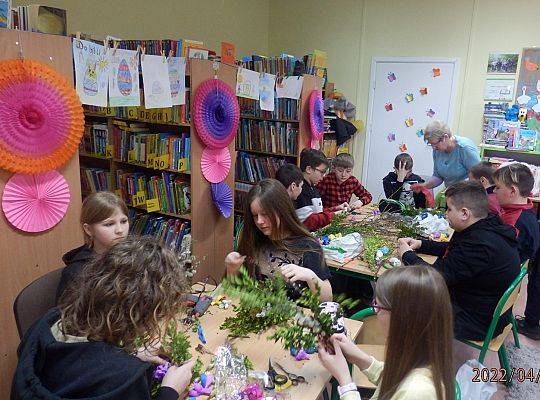 „Zrobione z gałązek, kwiatów i  wstążek…” warsztaty tworzenia palm wielkanocnych