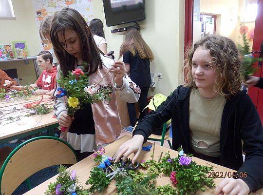 „Zrobione z gałązek, kwiatów i  wstążek…” warsztaty tworzenia palm wielkanocnych