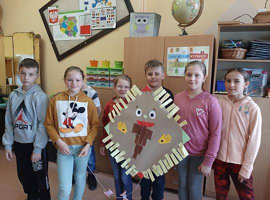 Klasa 3 b, Detektyw Pozytywka i lekturki spod chmurki