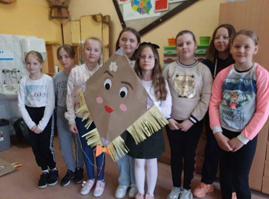 Klasa 3 b, Detektyw Pozytywka i lekturki spod chmurki