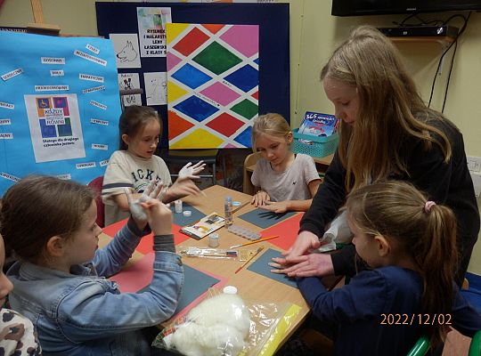 Ozdoby choinkowe wykonane pod kierunkiem uczennicy z klasy 4 b Aleksandry