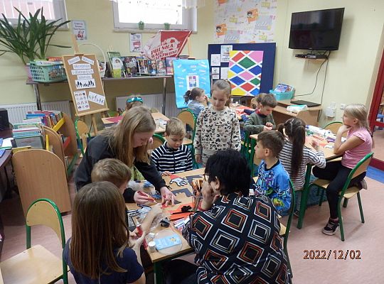 Ozdoby choinkowe wykonane pod kierunkiem uczennicy z klasy 4 b Aleksandry