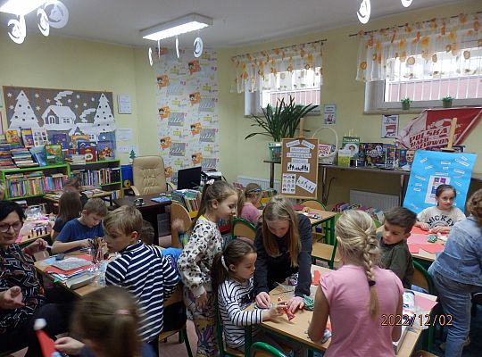 Ozdoby choinkowe wykonane pod kierunkiem uczennicy z klasy 4 b Aleksandry