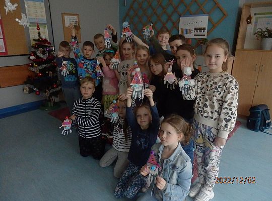Ozdoby choinkowe wykonane pod kierunkiem uczennicy z klasy 4 b Aleksandry