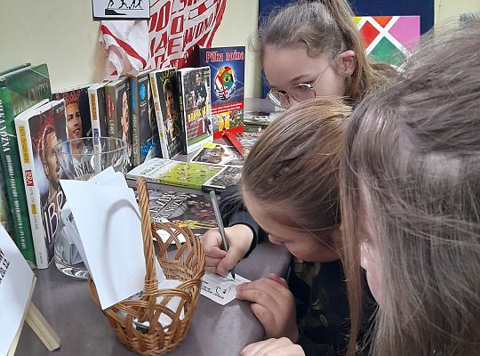 Dziewczyny z klasy 5 b już głosują !