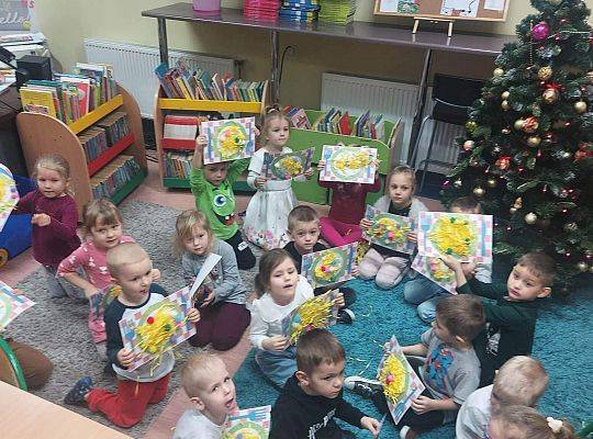 Sensoryczny kogel - mogel.  Spotkanie z przedszkolakami z grupy 0E z okazji Dnia Spaghetti