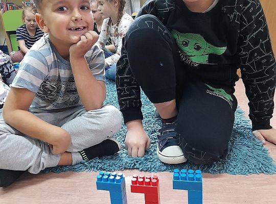 Z Fenkiem uczymy się numeru alarmowego