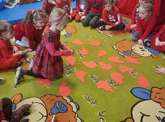 Zabawa walentynkowowa w przedszkolu