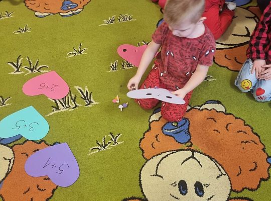 Zabawa walentynkowowa w przedszkolu