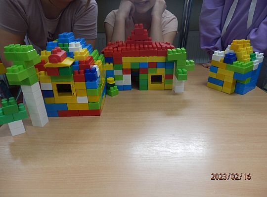 Czytamy z klasą 3 b lekturki spod chmurki