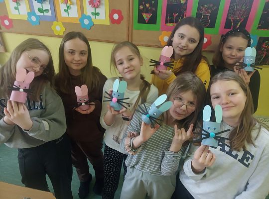 Wielkanocne zajączki skaczą po łęczyckiej szkole…