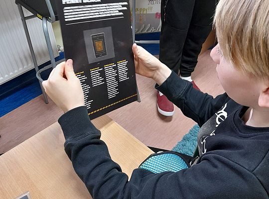 "KOLEKCJONUJĘ  ZNACZKI POCZTOWE"