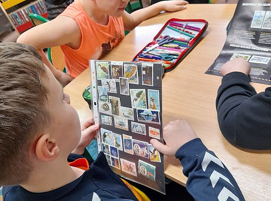 "KOLEKCJONUJĘ  ZNACZKI POCZTOWE"