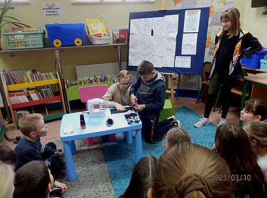 Jak uszyć scrunchie (frotkę do włosów) na maszynie do szycia?