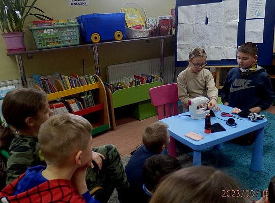 Jak uszyć scrunchie (frotkę do włosów) na maszynie do szycia?