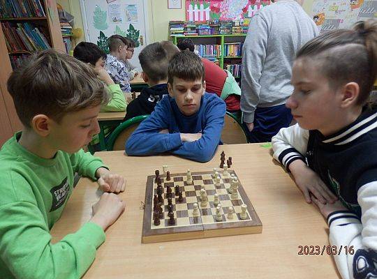 Na przerwach przygotowujemy się do turnieju szachowego