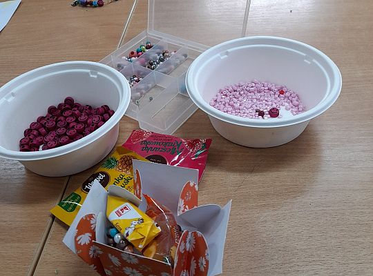 Takie upominki wykonali uczniowie z klasy 6 b ...