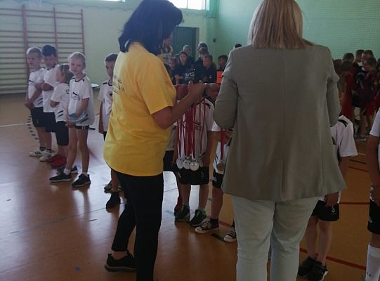 Gminne zawody sportowe klas I-III w Rozłazinie