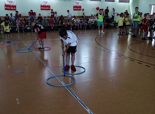 Gminne zawody sportowe klas I-III w Rozłazinie