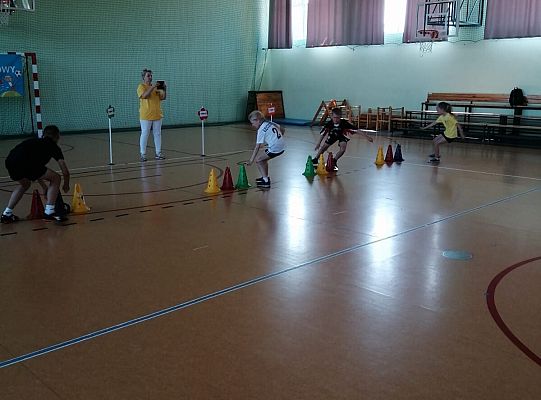 Gminne zawody sportowe klas I-III w Rozłazinie