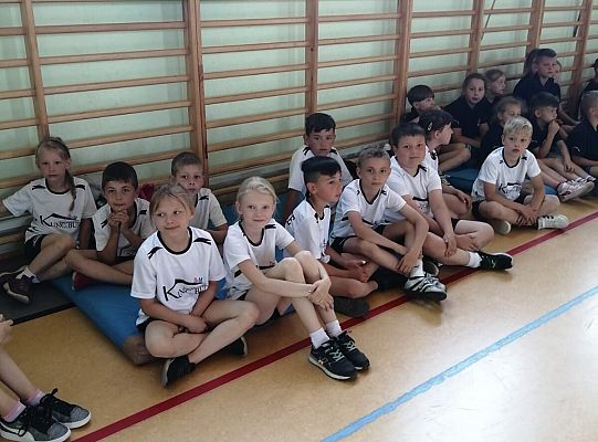 Gminne zawody sportowe klas I-III w Rozłazinie