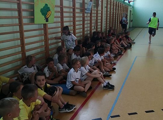 Gminne zawody sportowe klas I-III w Rozłazinie