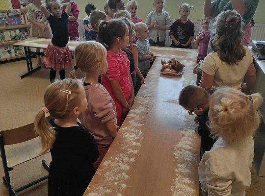 Pieczemy chlebki Dzień chleba w przedszkolu w Brzeźnie Lęborskim