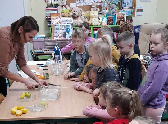 Klasa 1 a poznaje cytrynę.