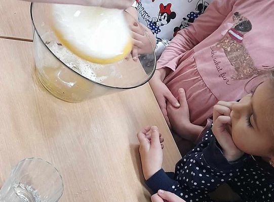 Klasa 1 a poznaje cytrynę.