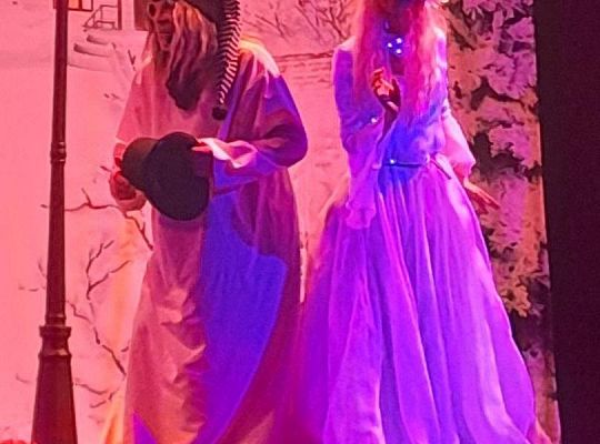 W światecznym nastroju. Opowieść Wigilijna na scenie teatralnej NOT w Gdańsku.