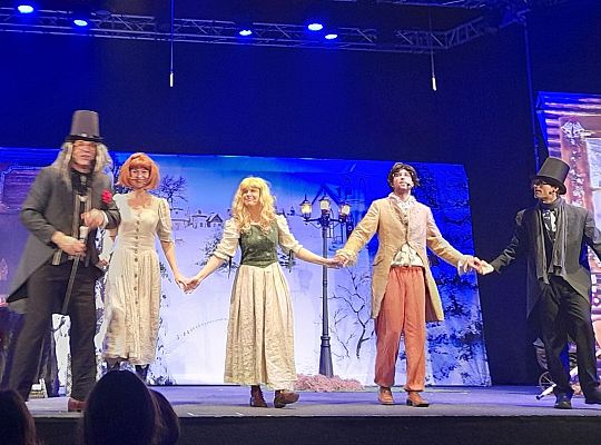 W światecznym nastroju. Opowieść Wigilijna na scenie teatralnej NOT w Gdańsku.