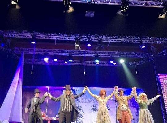 W światecznym nastroju. Opowieść Wigilijna na scenie teatralnej NOT w Gdańsku.