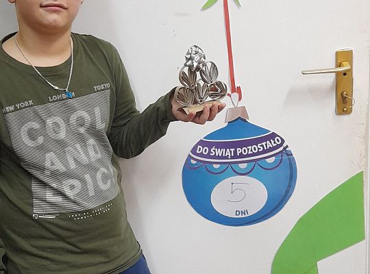 Świąteczne choinki z papieru. Warsztaty przedświąteczne z udziałem Pani Alicji