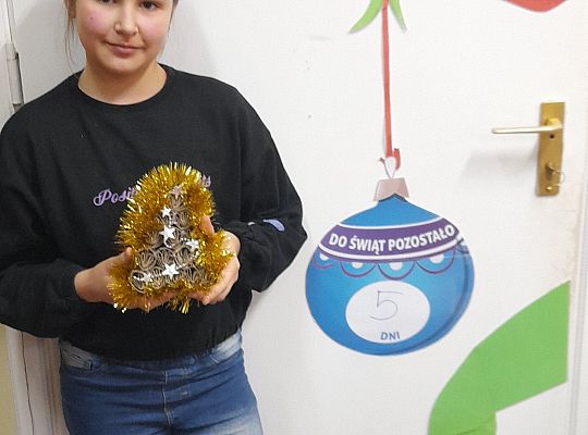 Świąteczne choinki z papieru. Warsztaty przedświąteczne z udziałem Pani Alicji