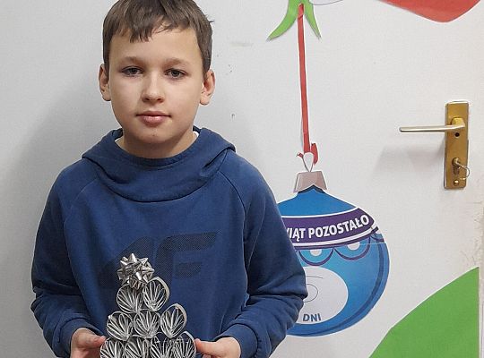 Świąteczne choinki z papieru. Warsztaty przedświąteczne z udziałem Pani Alicji