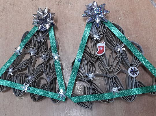 Świąteczne choinki z papieru. Warsztaty przedświąteczne z udziałem Pani Alicji