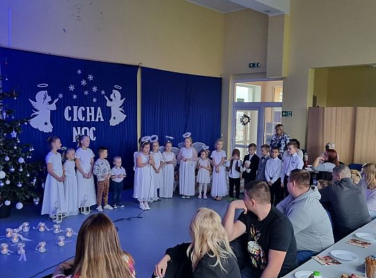 Jasełka i wspólna wigilia dzieci z rodzicami w Brzeźnie Lęborskim