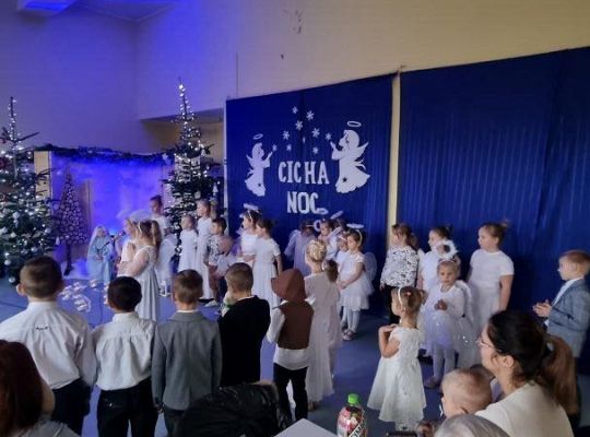 Jasełka i wspólna wigilia dzieci z rodzicami w Brzeźnie Lęborskim